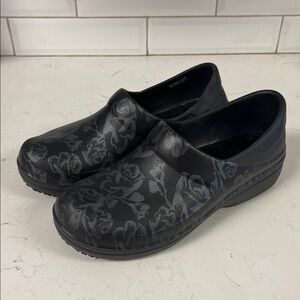 WOMEN’S NERIA PRO II WORK CLOG SIZE 8 Floral Black